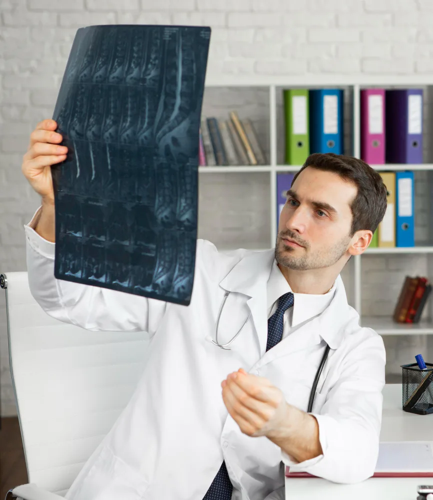 Dr. Arturo Reyes Martínez - Traumatología y Ortopedia